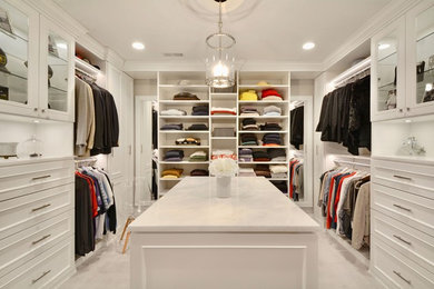 Inspiration for a traditional storage and wardrobe in Chicago.