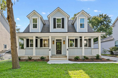 Coastal exterior home idea in Charleston