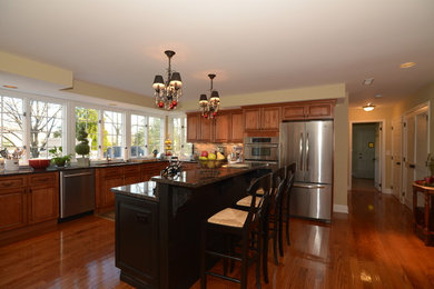 Inspiration for a timeless kitchen remodel in New York