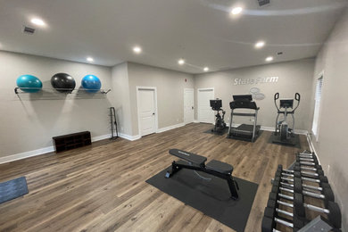 Example of a minimalist home gym design in Atlanta