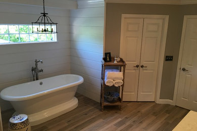 Example of a trendy bathroom design in Cincinnati