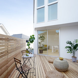 他の地域のモダンスタイルのおしゃれなデッキ (日よけなし) の写真