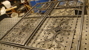 Ворота и двери с элементами ковки