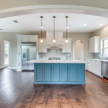 Transitional: 3,346 ft²/4 BR/3.5 BA/2 ST