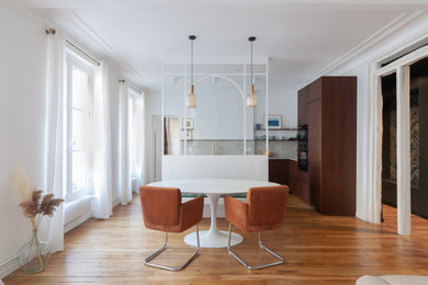 Photo of a contemporary dining room in Paris.