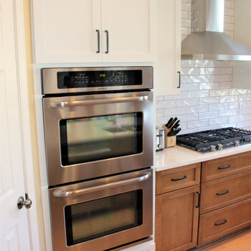 Starmark Kitchen in Maple Bridgeport Dove & Oregano w/ Chocolate Glaze