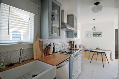 Example of an arts and crafts kitchen design in Los Angeles