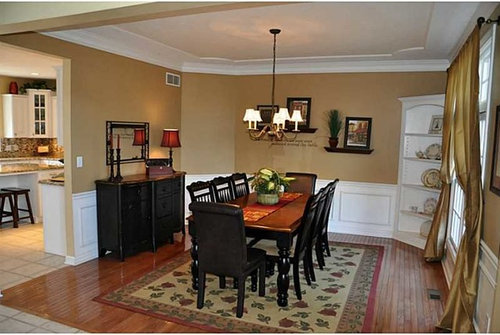 You Can See The Column That Separates Kitchen Entrance From Main You Can See The Column That Separates Kitchen Entrance From Main