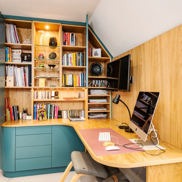 Home office in European oak and colour