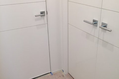 Example of a minimalist hallway design in Austin
