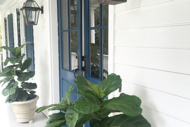 Example of a classic exterior home design in Charleston