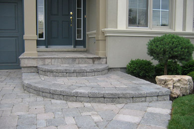 Inspiration for a transitional front yard brick driveway in Toronto.