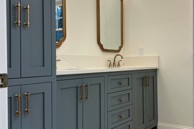 Example of a classic bathroom design in Atlanta