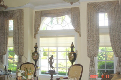 Example of a classic dining room design in Miami