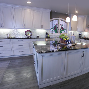 Ultracraft Kitchen - Sarasota in Lunar Gray w/ Nickel Glaze