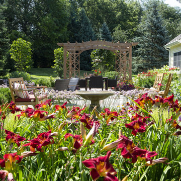 Farmhouse Backyard Landscape - Hawthorn Woods, IL