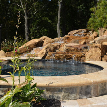 Custom Pools & Spas