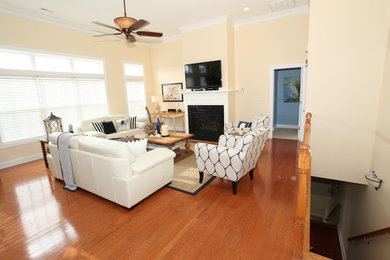 Inspiration for a contemporary living room remodel in Wilmington