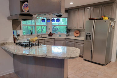 Kitchen - kitchen idea in Houston