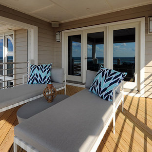 ワシントンD.C.の大きいコンテンポラリースタイルのおしゃれなデッキの写真