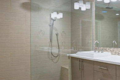 Bathroom - modern bathroom idea in Houston