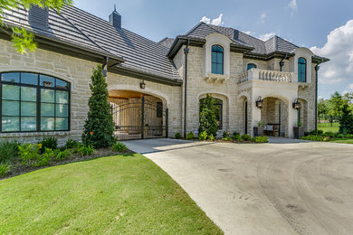 Exterior home photo in Dallas