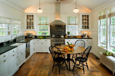 Inspiration for a cottage / country kitchen remodel