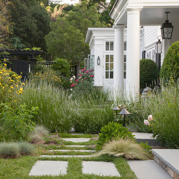 A Naturalistic Colonial Garden