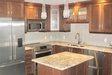 Transitional kitchen photo in Toronto