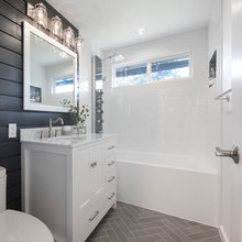 Lakehouse Bathroom