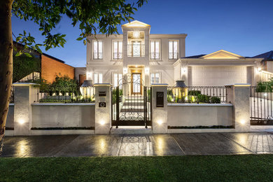 This is an example of a transitional home design in Melbourne.