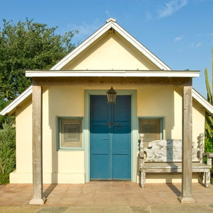 ヒューストンの両開きドアサンタフェスタイルのおしゃれな玄関 (青いドア) の写真