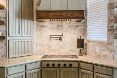 Kitchen - kitchen idea in Austin