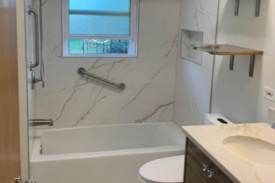 Bathroom - bathroom idea in Chicago