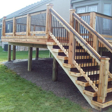 TREX TRANSCENDS VINTAGE LANTERN COLOR with cedar railing system