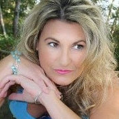 Mercedes Schmitt's photo