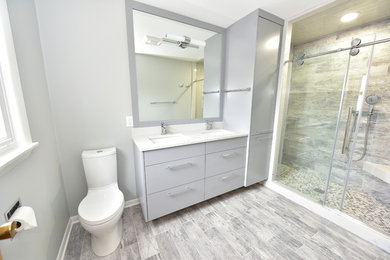 Example of a trendy bathroom design in Chicago