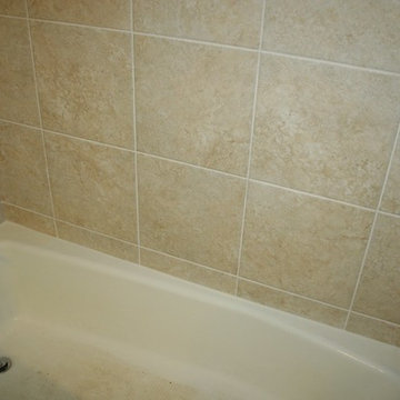 Porcelain Tub & Showr Surround 005