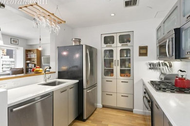 Minimalist kitchen photo in New York
