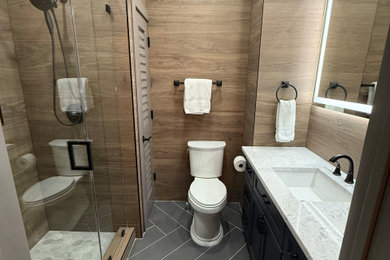 Inspiration for a modern bathroom remodel in Miami