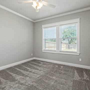 10204 Saddle Creek