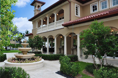 Design ideas for a mediterranean landscaping in Miami.