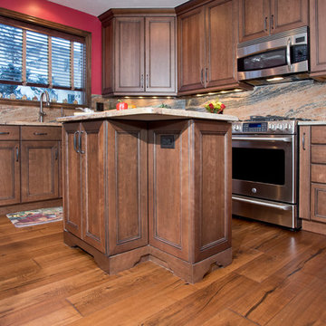 Vail Golf Course Townhomes - Traditional Cherry Kitchen