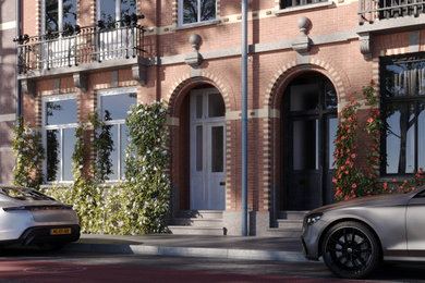 アムステルダムにある高級なトラディショナルスタイルのおしゃれな家の外観 (レンガサイディング、タウンハウス) の写真
