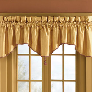 Elegant Scalloped Valance