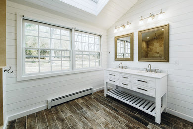 Example of a cottage bathroom design in Philadelphia