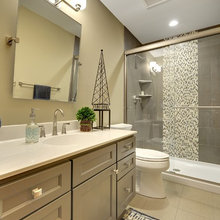 Guest/2nd Bath