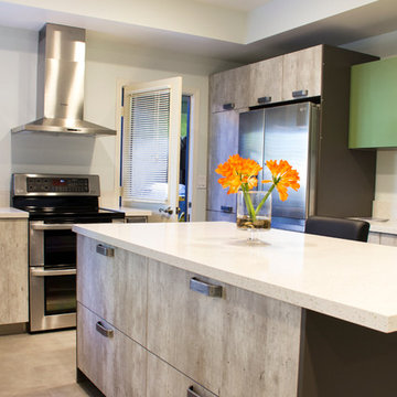 Green & Concrete Kitchen with Garden in Long Beach