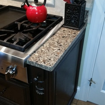 Omega Morocco Two Tone Cabinets & Silestone Sienna Ridge Quartz Countertops