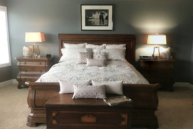 Bedroom - bedroom idea in Cleveland